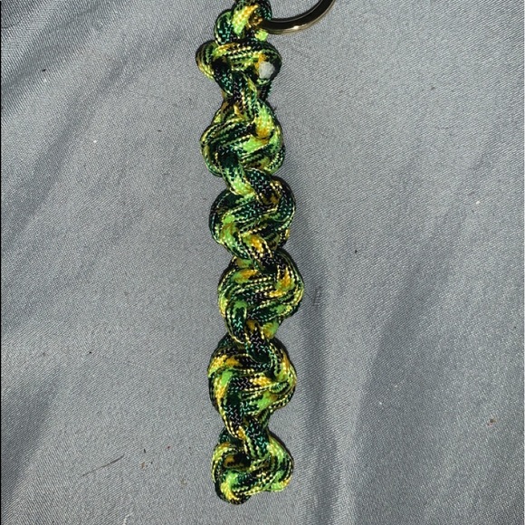 Hello there I’m selling paracord crafts. - Picture 2 of 4